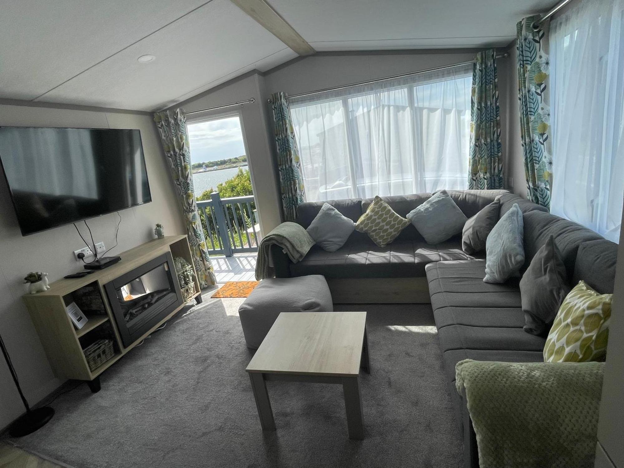 Lake View 92 Millom Extérieur photo